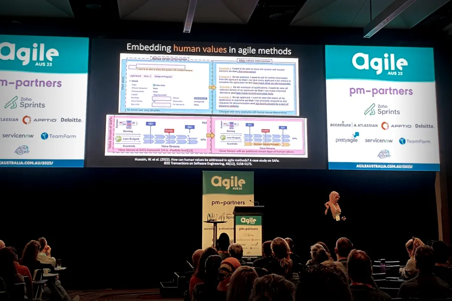 Rashina Hoda presenting her session at AgileAus